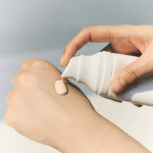 Cargar imagen en el visor de la galería, Bloqueador solar / Madagascar Centella Tone Brightening Tone-Up Sunscreen 50ml