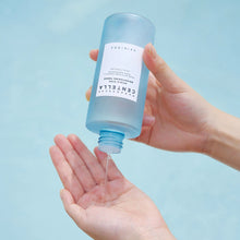 Cargar imagen en el visor de la galería, Tónico facial exfoliante iluminador / Madagascar Centella Hyalu-Cica Brightening Toner 210ml