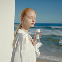 Cargar imagen en el visor de la galería, Tónico facial exfoliante iluminador / Madagascar Centella Hyalu-Cica Brightening Toner 210ml