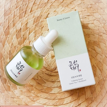 Cargar imagen en el visor de la galería, Sérum facial calmante de Té verde y Pantenol / Calming Serum Green Tea + Panthenol