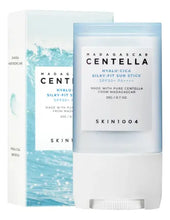 Cargar imagen en el visor de la galería, Protector solar de centella asiática y ácido hialurónico / Madagascar Centella Hyalu-Cica Silky-Fit Sun Stick 20g
