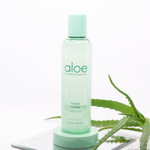 Cargar imagen en el visor de la galería, Tónico en gel calmante de aloe vera 98% / Soothing Essence 98% Juicy Toner
