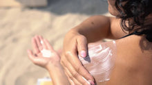 Cargar imagen en el visor de la galería, Bloqueador solar a prueba de agua de Aloe vera 50+ / Water Proof Sun Gel (SPF 50+)
