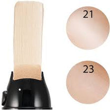 Cargar imagen en el visor de la galería, BB Cream con rodillo de aplicación facial / Face 2 Change Liquid Roller BB Cream.
